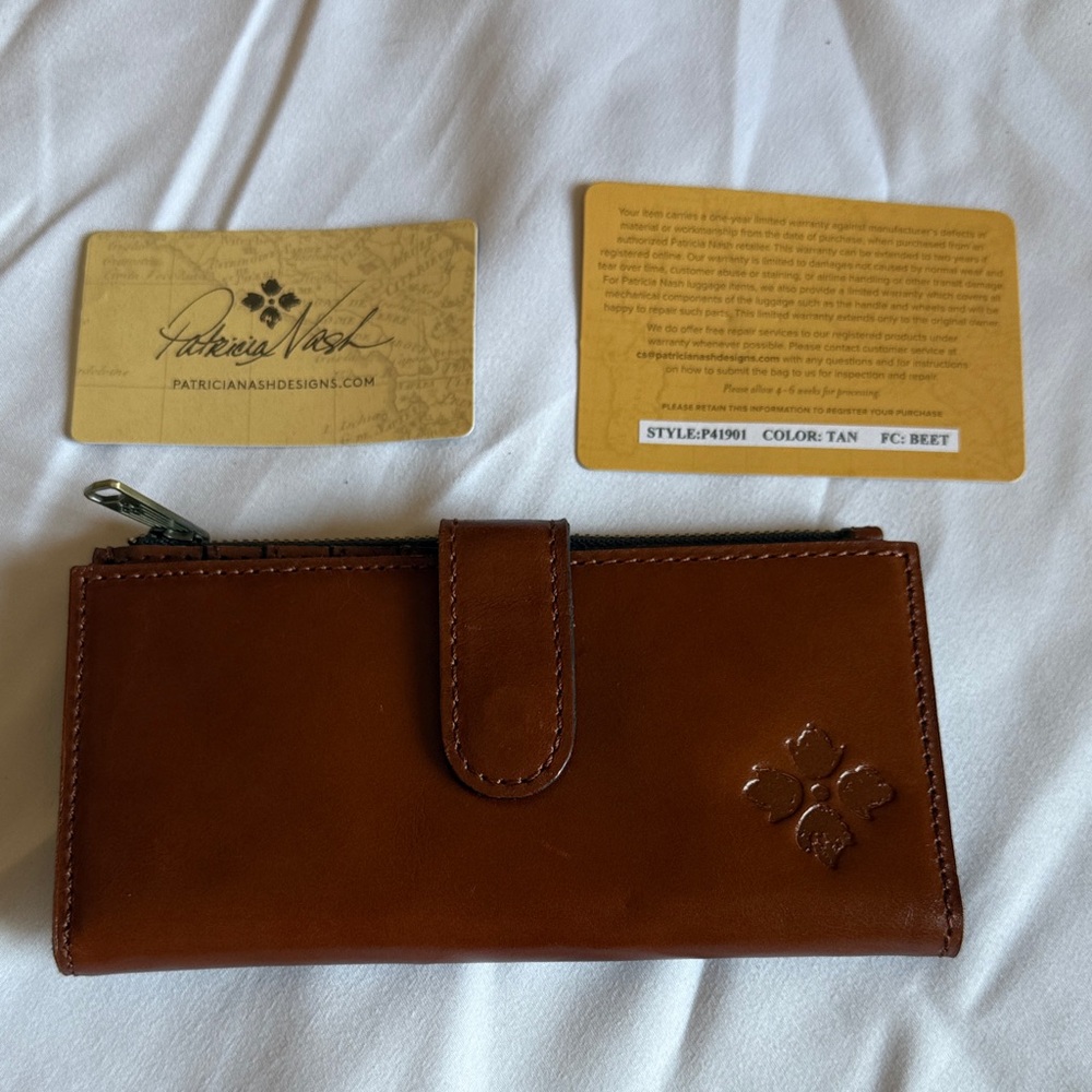 Patricia Nash Nazari wallet New in Tan!